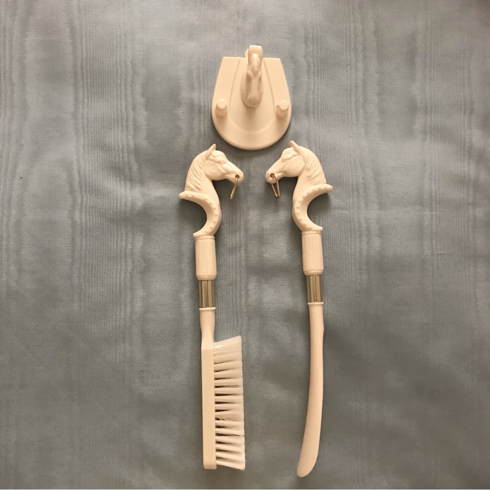 Vintage Gentleman’s Horse Head Brush Shoehorn Tie Hook Set
